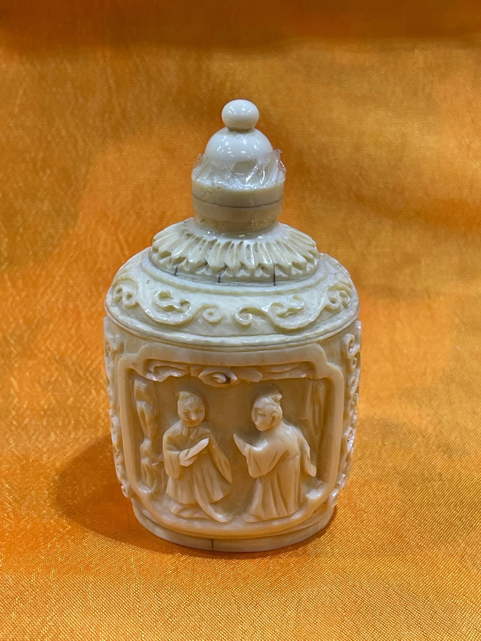 Antique Chinese Carved Figural Relie Snuff Bottle (1 of 6)