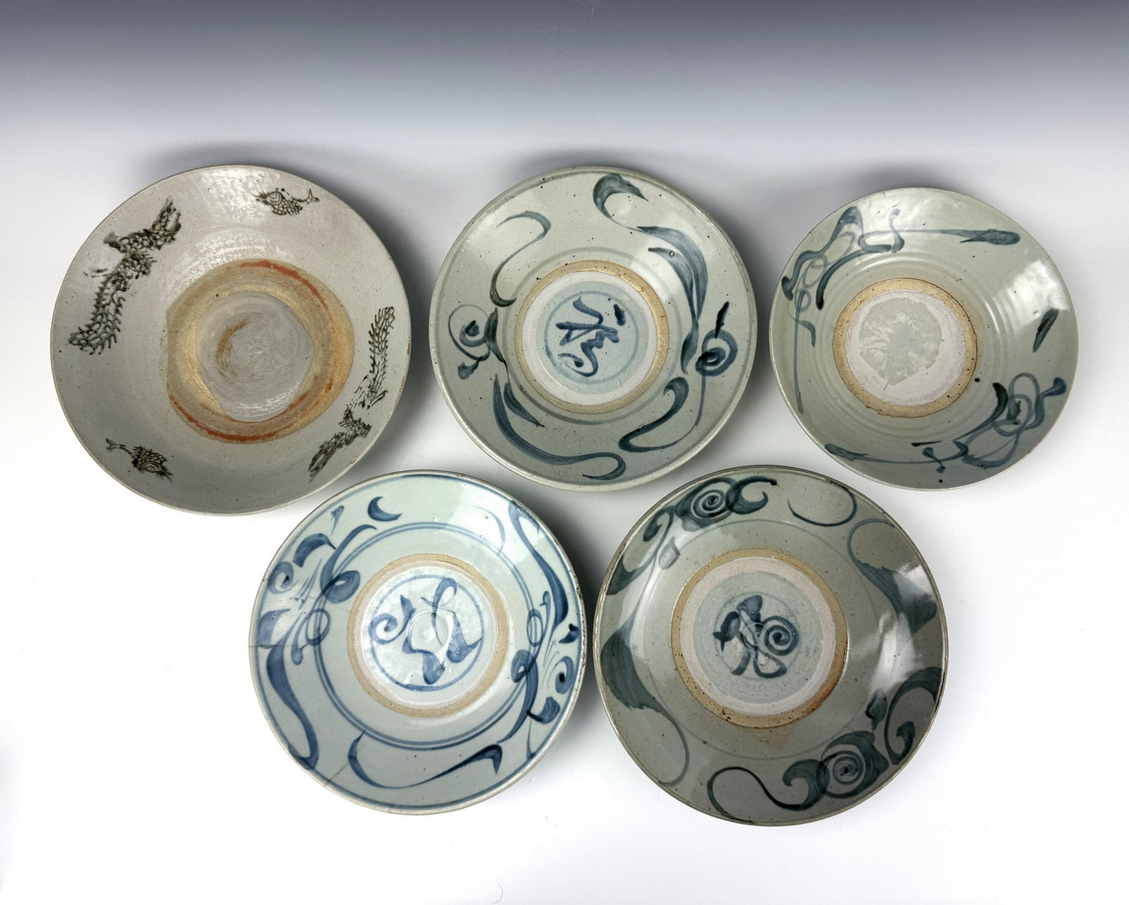 Group of 5 Large Chinese Blue and White Porcelain Plates: Group of 5 Large Chinese Blue and White Porcelain Plates. D 27cm (10.6 in.). Preview from June 22nd to 26th from 1:00 PM TO 5:00 PM Eastern Time, Location: 15229 Display Court, Rockville, MD 20850.