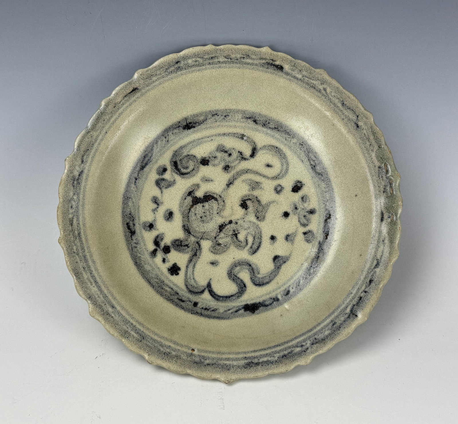A Chinese Blue and White Porcelain Dish Ming Dynasty (1368-1644) (1 of 4)