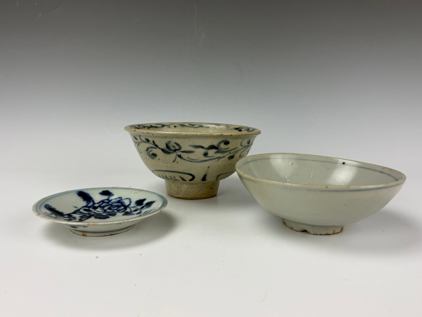Two Blue and White Poecelain Bowls and A Dish: Chinese Antique, Two Blue and White Porcelain Bowls and A Dish. Bowl D 13.5cm(5.3 in.) x H 8 cm (3.1in.) and dish D 10cm(4in.) Preview from June 22nd to 26th from 1:00 PM TO 5:00 PM Eastern Time,