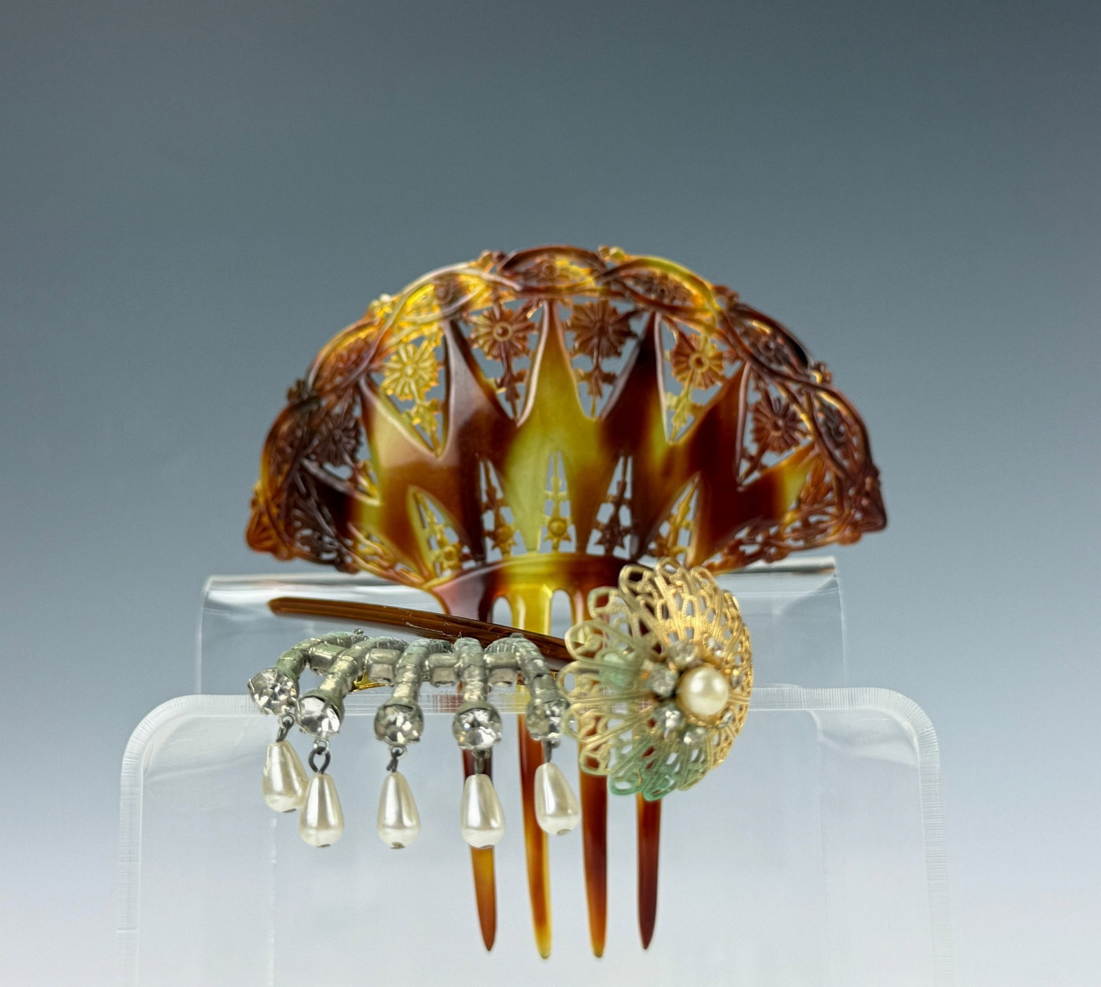 Two Vintage Art Deco Faux Tortoiseshell Hair Comb And a Pin (1 of 7)
