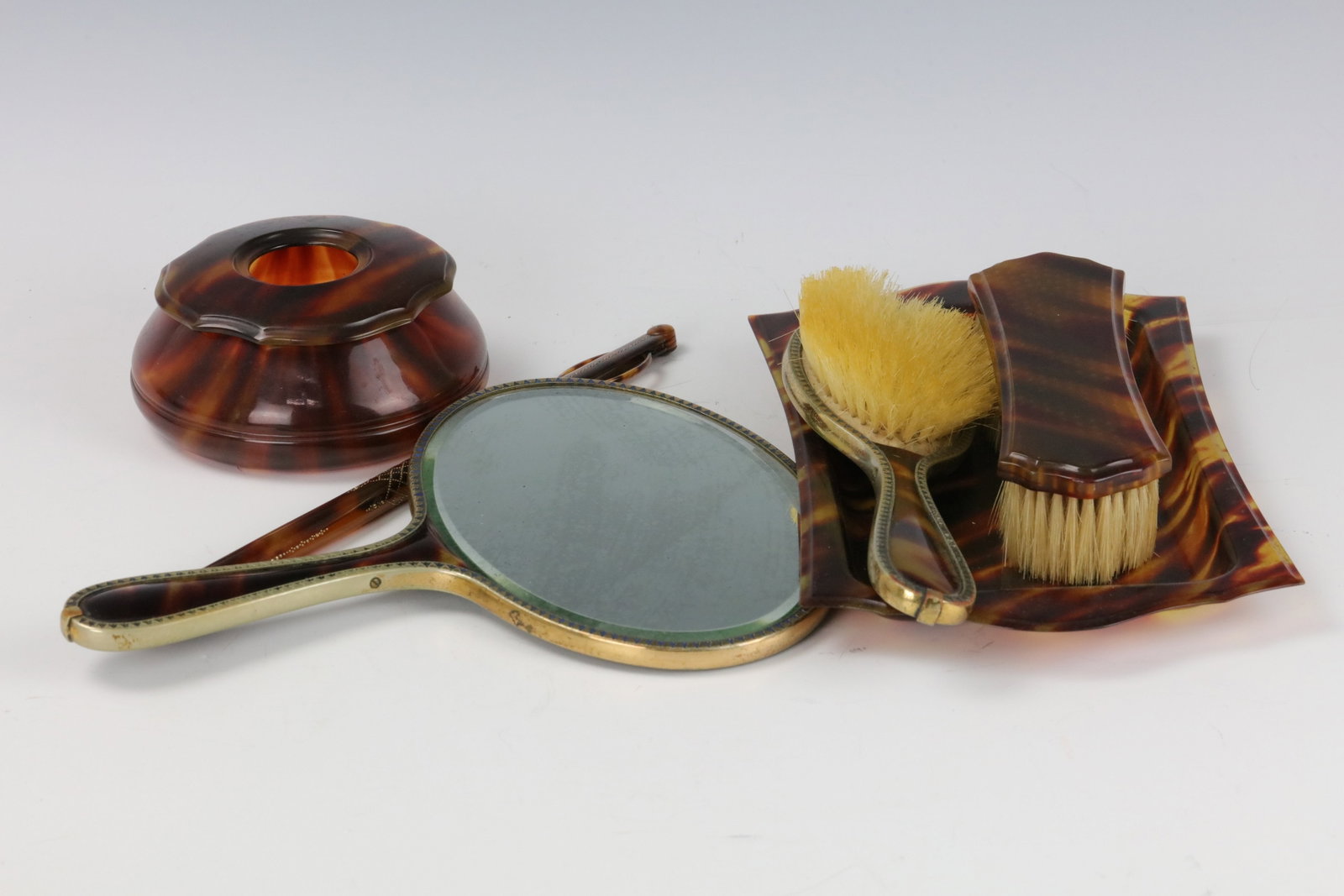 A Vintage Faux Tortoiseshell Pattern Grooming Set (1 of 5)