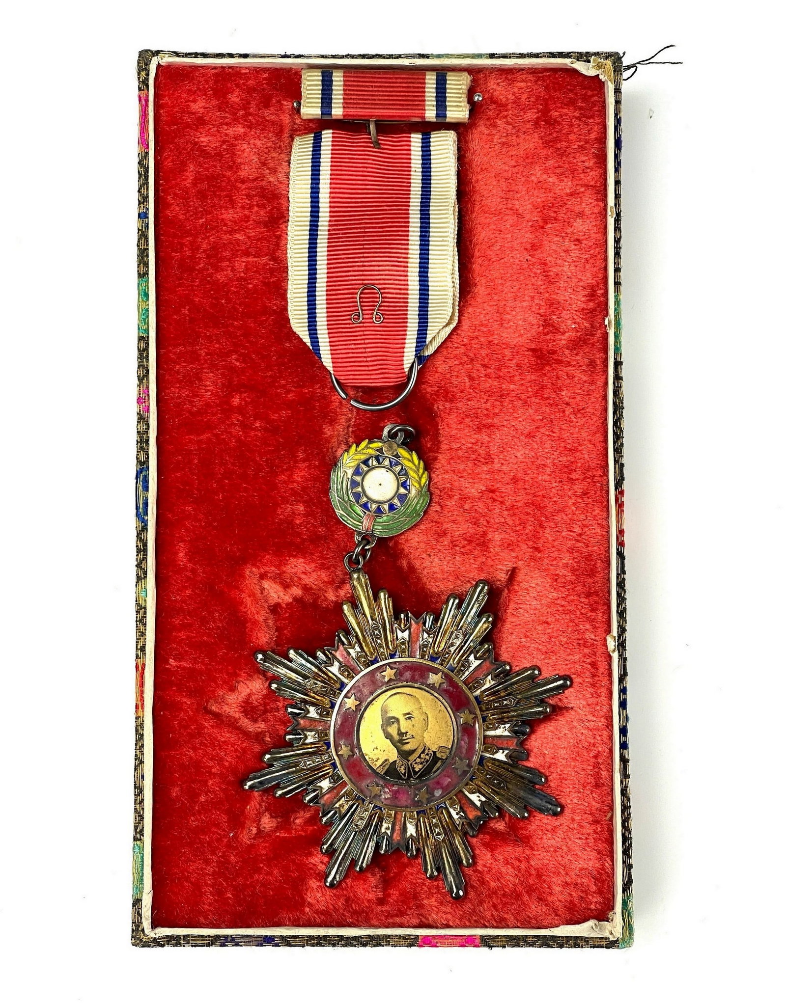Boxed CHINA REPUBLIC Order of Victory Against Aggression Medal 1945 (1 of 7)
