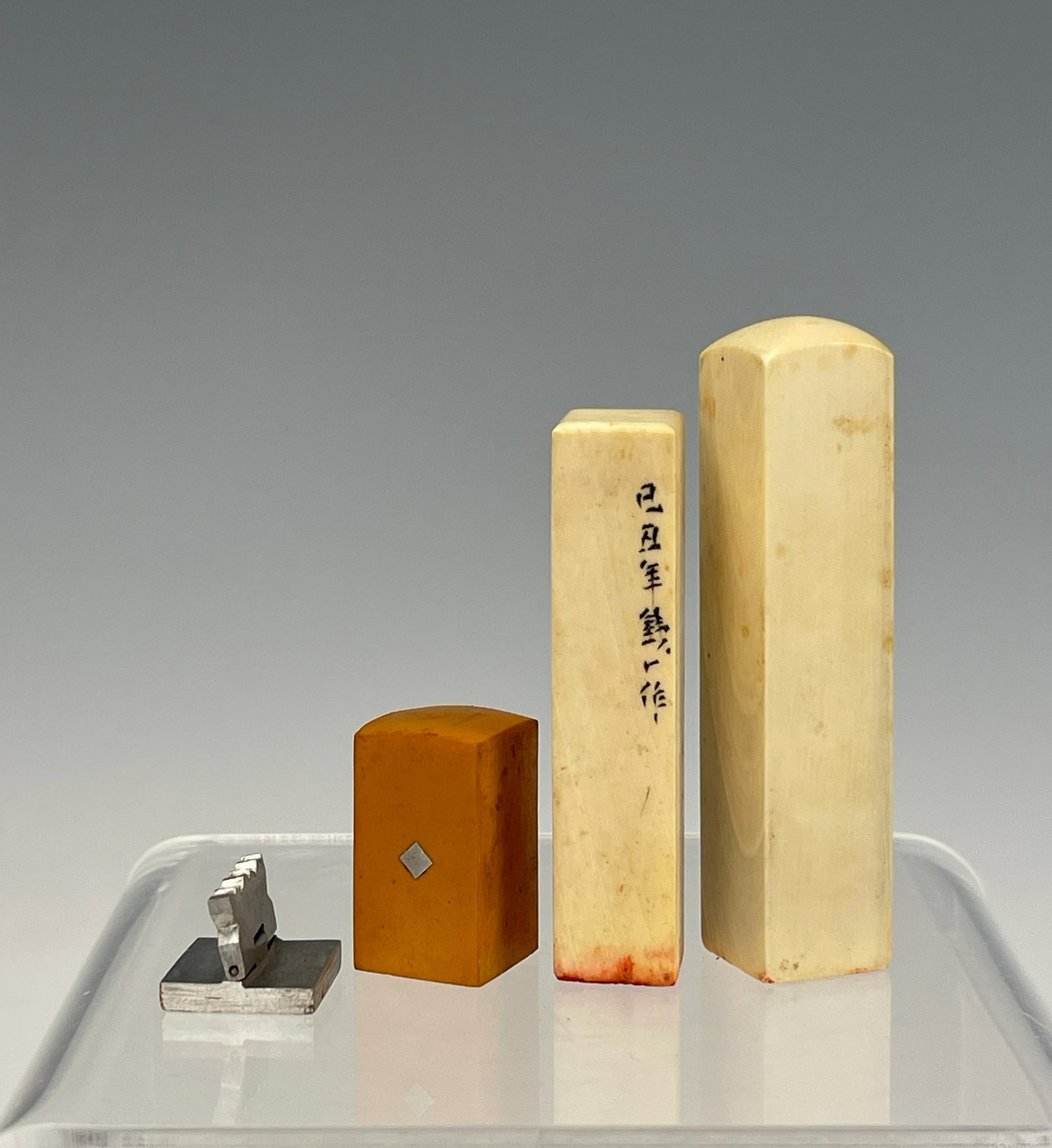 Group of 4 Chinese Chop Seals: Group of 4 Chinese Chop Seals,Size: H 2.5 cm to 9.5 cm ,acquire from Tong's Family.Preview from Aug 24th to 28th from 1:00 PM TO 5:00 PM Eastern Time, Location: 15229 Display Court, Rockville, MD 2085