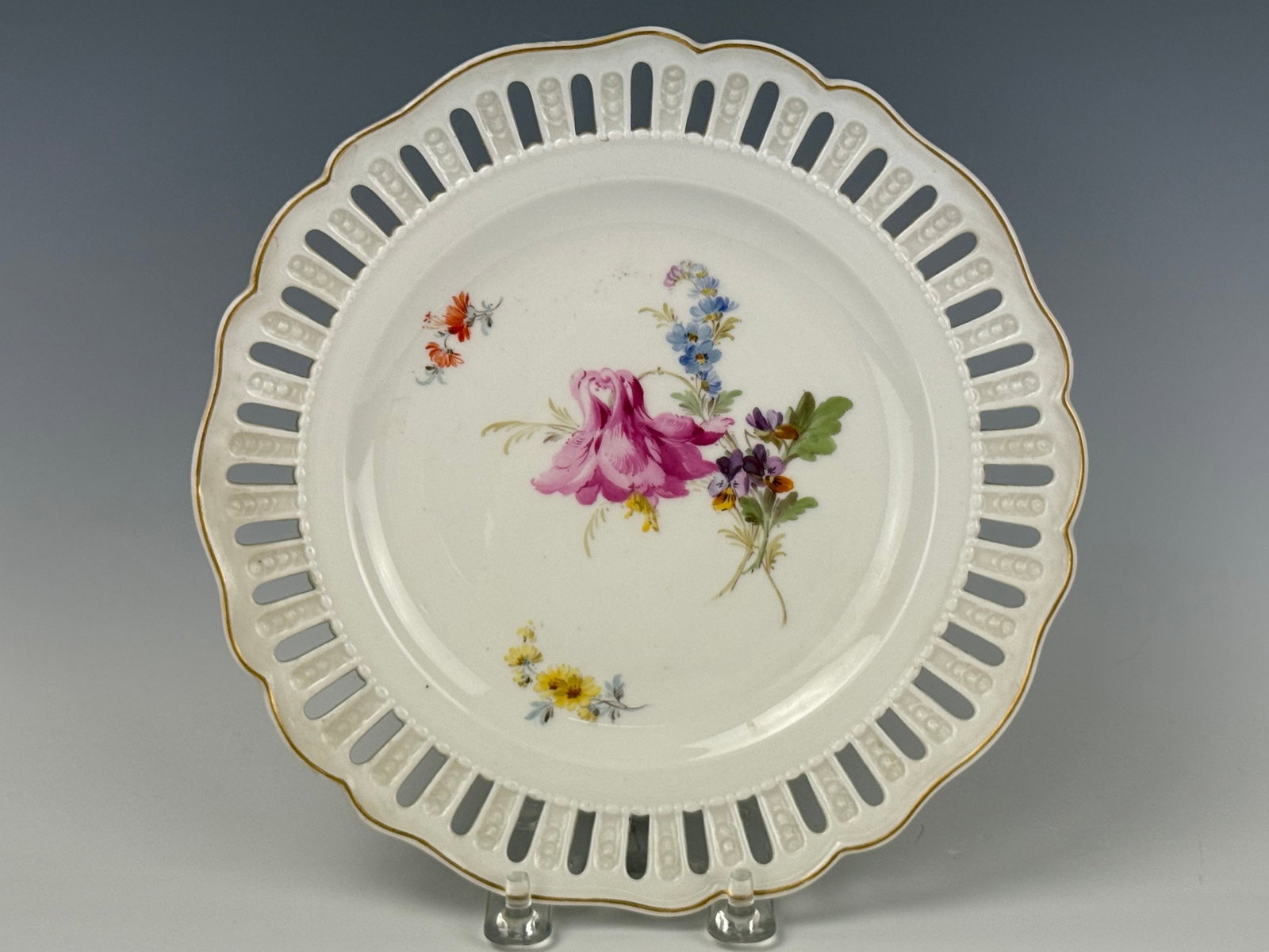 A Vintage Meissen Reticulated Porcelain Plate With Floral Bouquet (1 of 4)