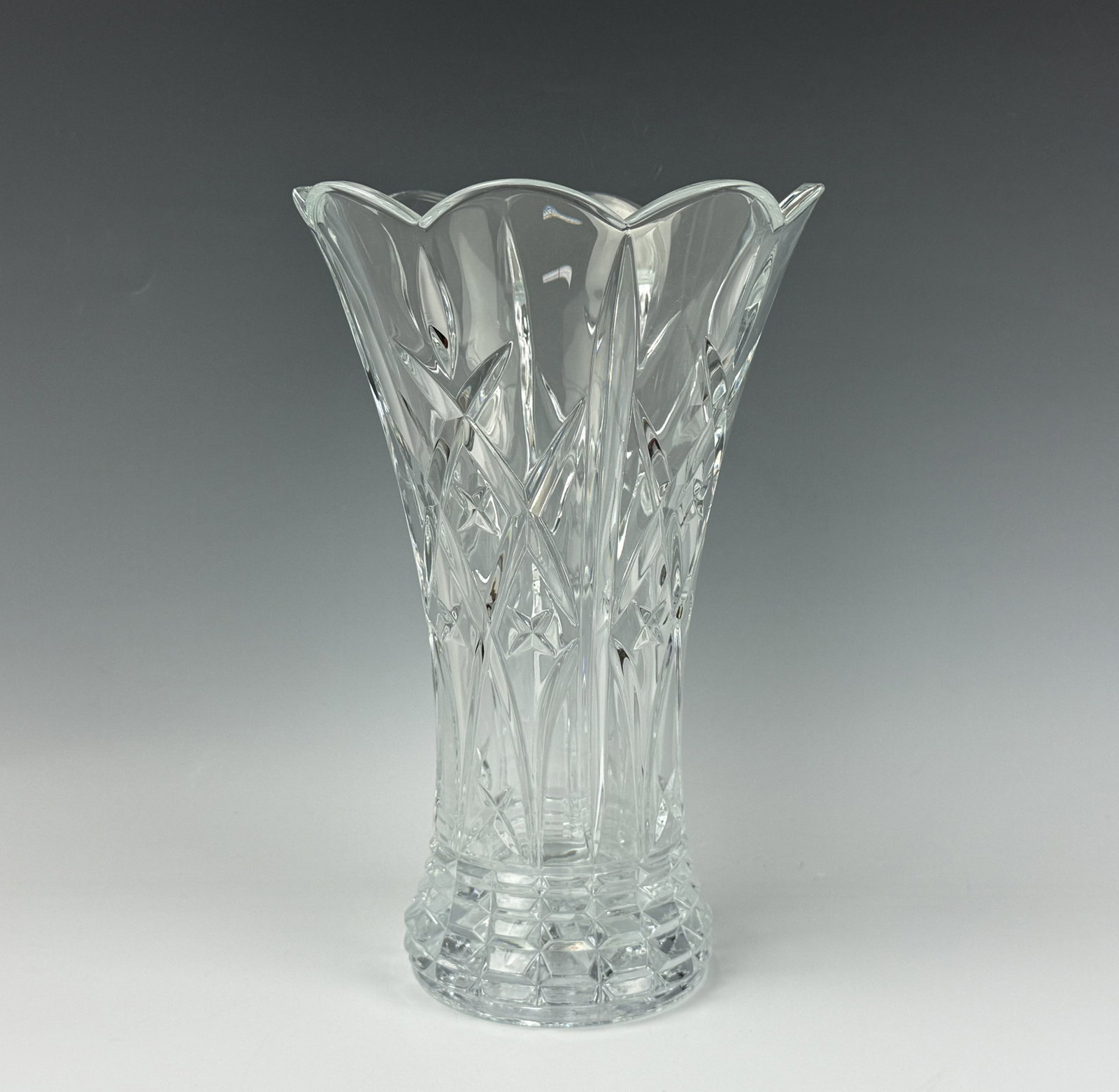 A Waterford Crystal Pedestal Vase: Waterford Crystal Pedestal Vase. H 27.3 cm(10.7 in.) x D 17.5 cm(6.9 in.),Preview from Aug 24th to 28th from 1:00 PM TO 5:00 PM Eastern Time, Location: 15229 Display Court, Rockville, MD 20850.