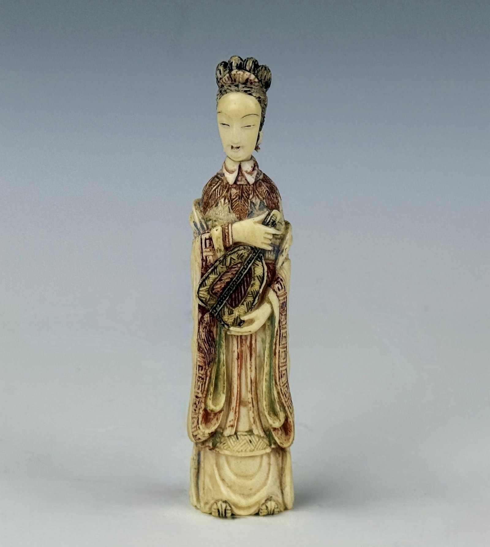 An Antique Chinese Attractive Lady Snuff Bottle: An Antique Chinese snuff bottle in the form of of an attractive lady. H 9 cm(3.5 in.). Preview from Aug 24th to 28th from 1:00 PM TO 5:00 PM Eastern Time, Location: 15229 Display Court, Rockville, MD 