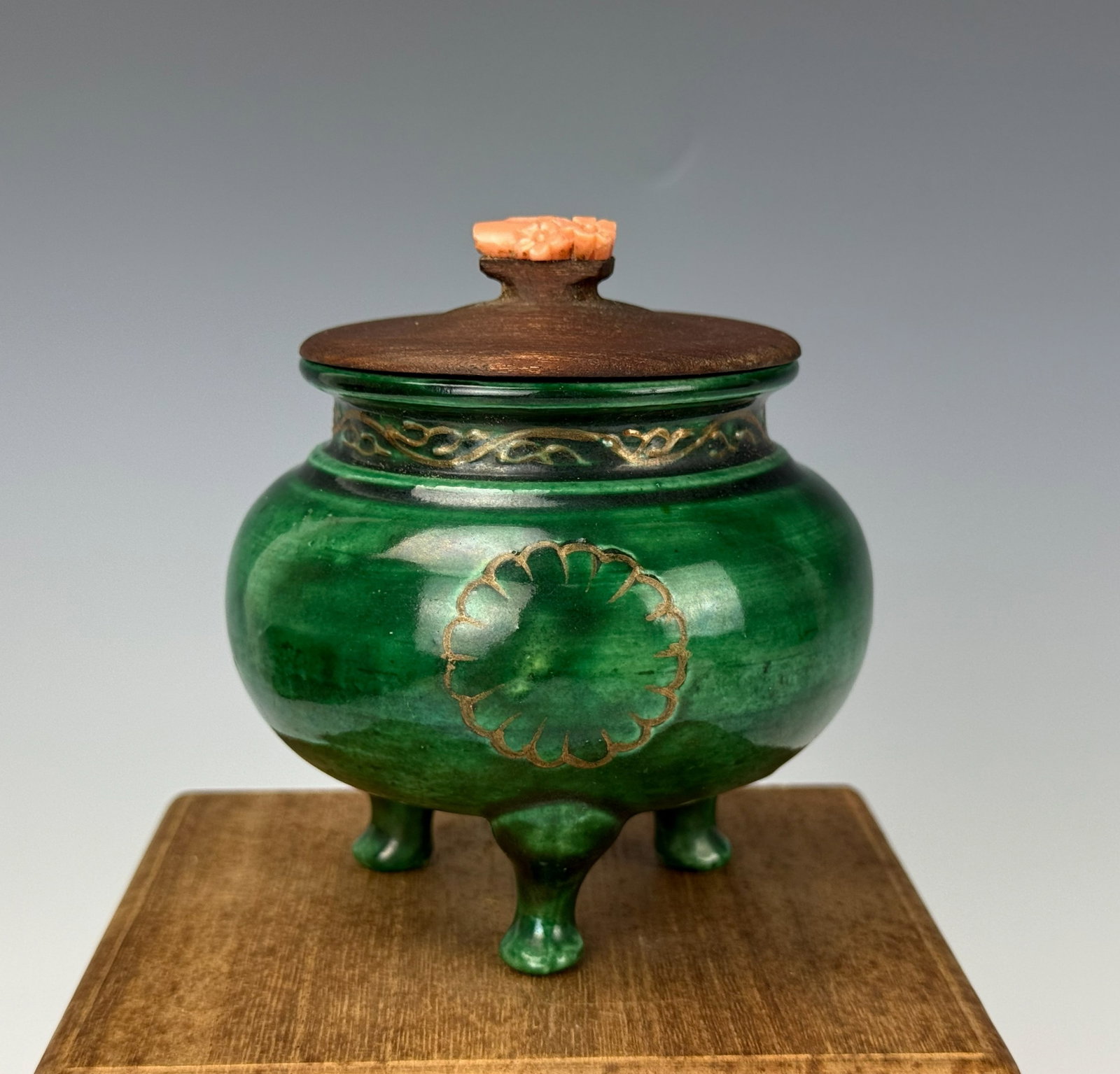 Marked Japanese Emerald Glazed Tripod Censer with Wood and Mark: Japanese Emerald Glazed Tripod Censer with Floral Medallion and Wood Lid Topped by Coral?Colored Finial,with original wood box.H 8.7 cm(3.4 in.) x D 6 cm(2.4 in.). Preview from Aug 24th to 28th from 1