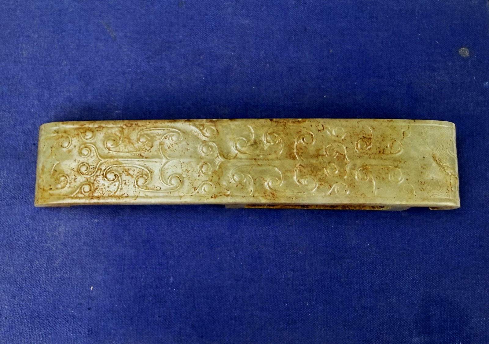 Chinese Celadon Jade Carved Sward Scabbard Slide With Dragon Patterns: Celadon Jade Carved Sward Scabbard Slide With Dragon Patterns. size 13 x 2.5 x1.5 cm. Preview from Aug 24th to 28th from 1:00 PM TO 5:00 PM Eastern Time, Location: 15229 Display Court, Rockville, MD 2