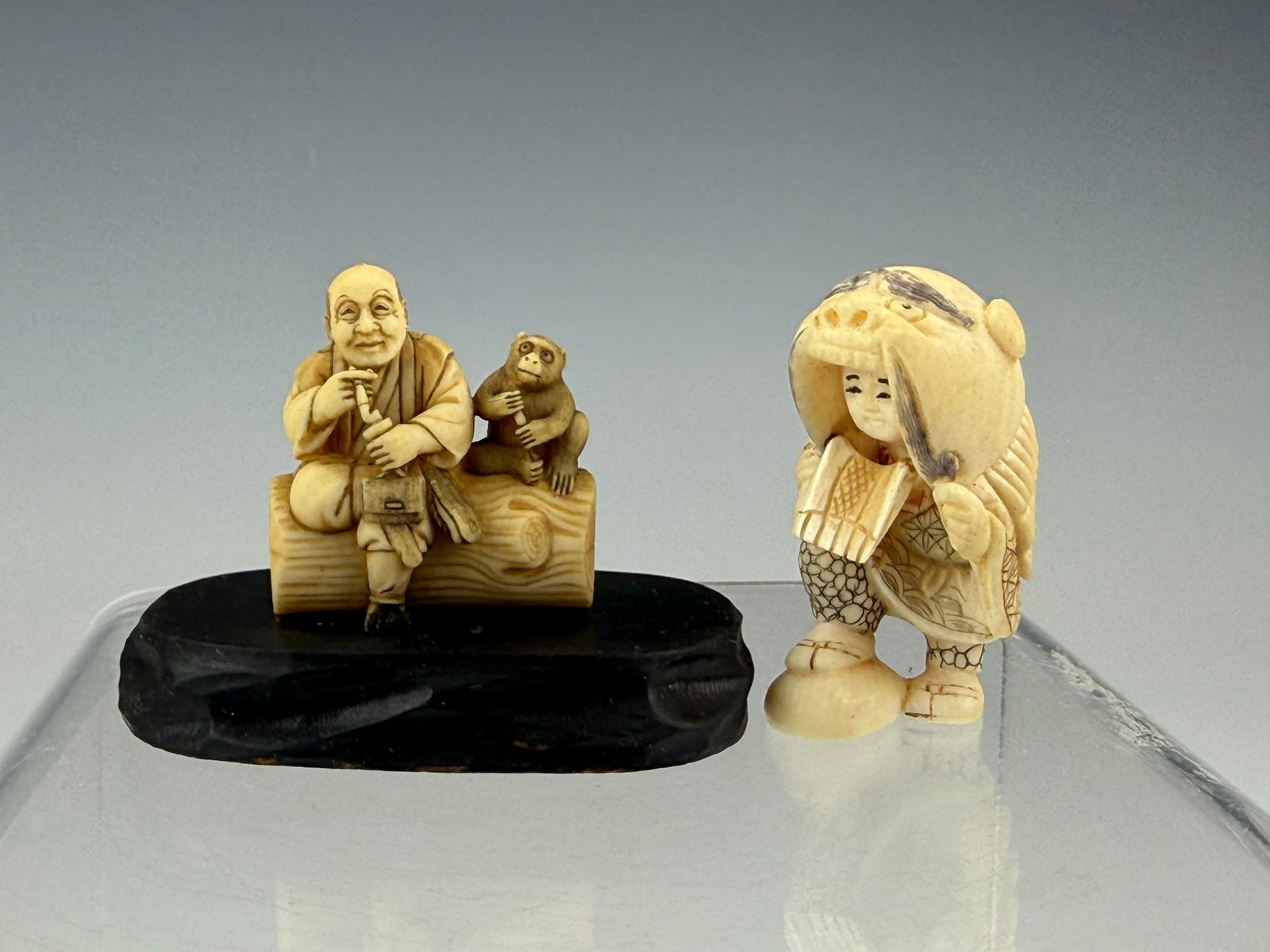 Two Antique Jpanese Carved Bone Netsuke Figures (1 of 6)