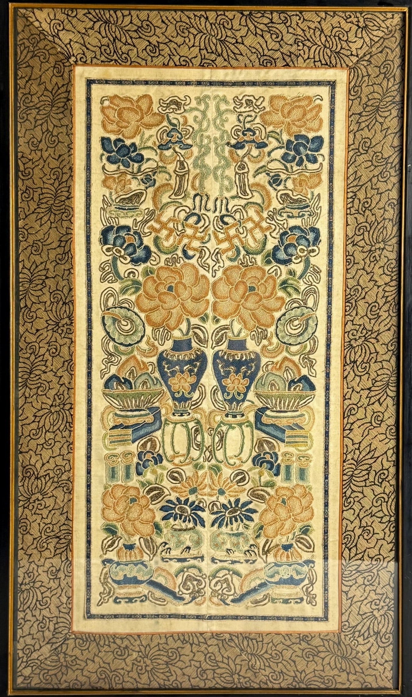 Chinese Silk Embroidered Textile Panel: Chinese silk embroidered textile panel. H 53 cm(21 in.) x W 25 cm(10 in.), Frame H 66 cm(26 in.) x W 39 cm(15.3 in). Preview from Aug 24th to 28th from 1:00 PM TO 5:00 PM Eastern Time, Location: 15229