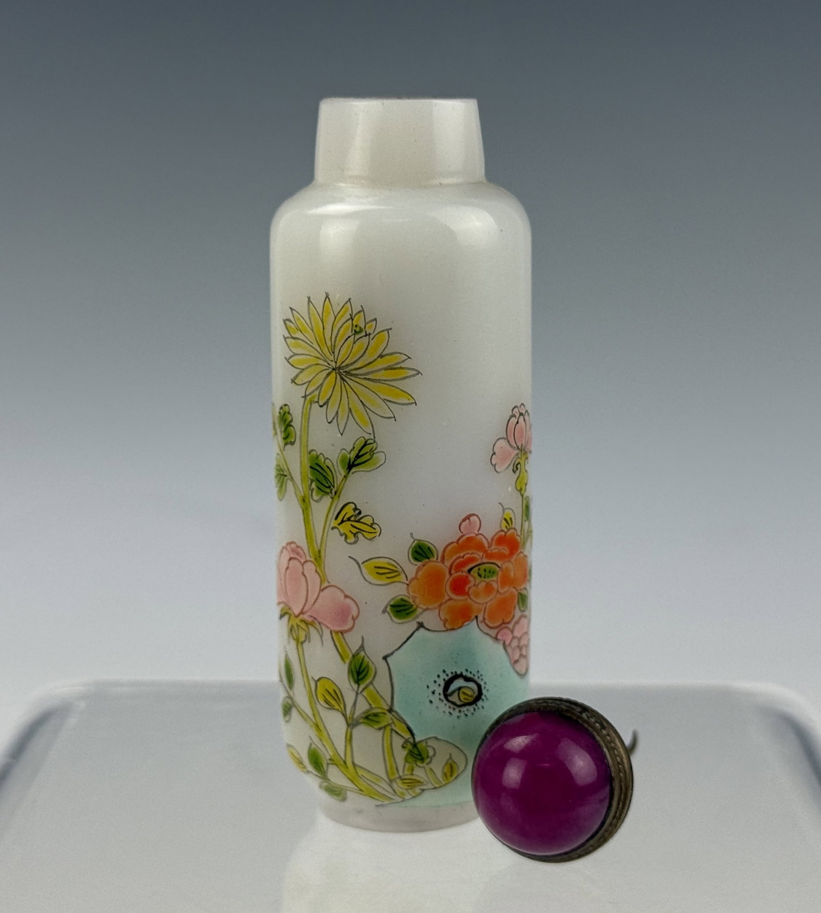 Chinese Peking Glass Snuff Bottle with Guyuexuan Mark (1 of 6)