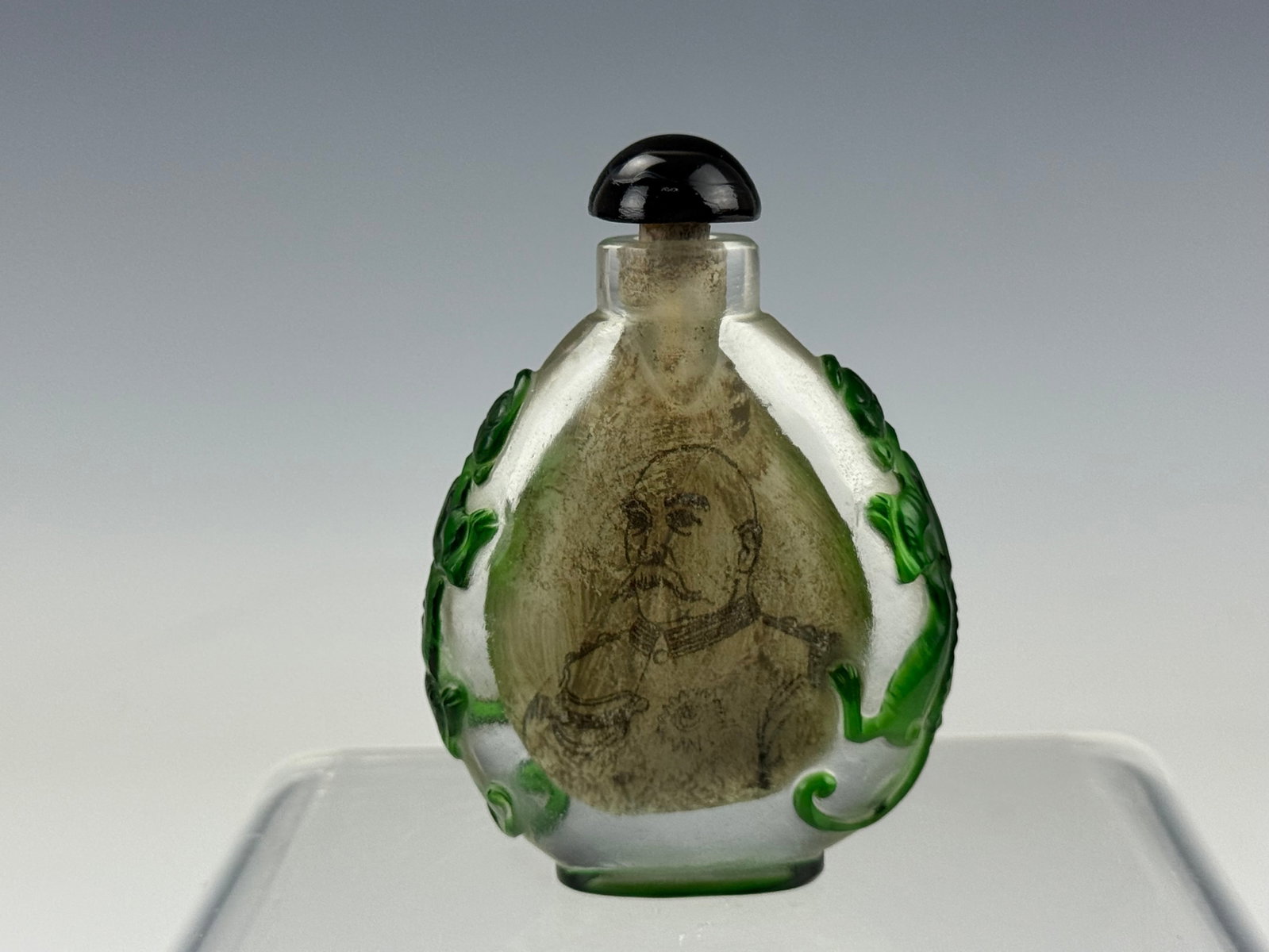 Chinese Peking Glass Reversed Painted Snuff Bottle (1 of 6)