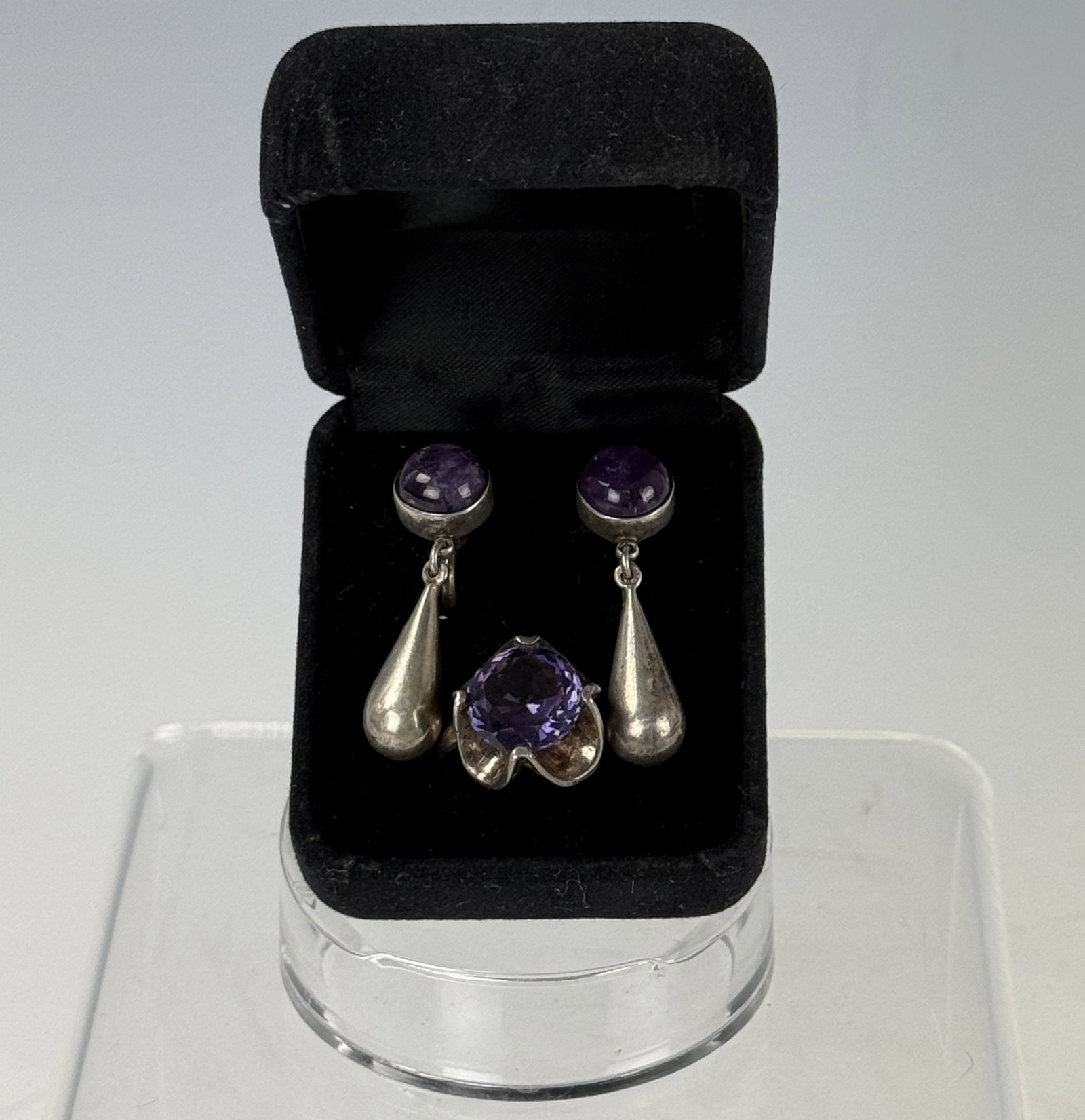 Amethyst Cabochons Ring and Pair of Silver Earrings