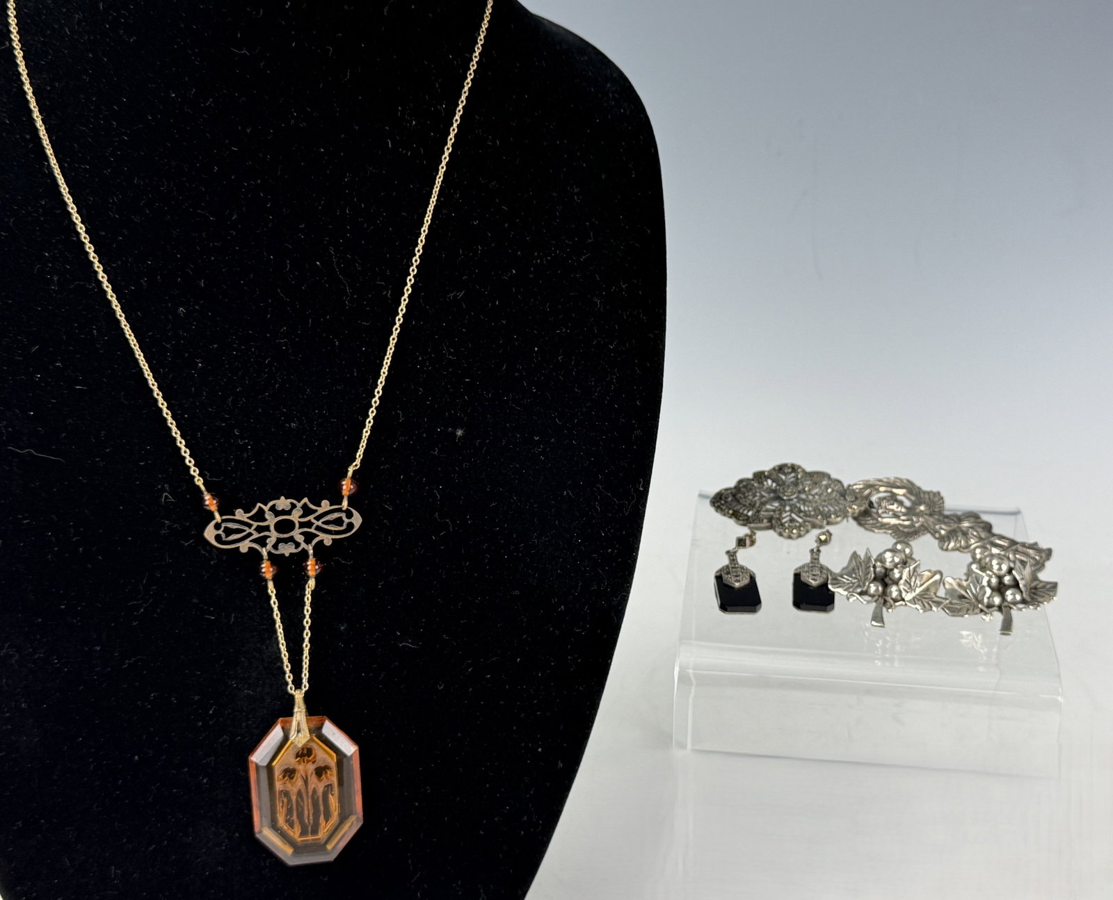 Jewelry Lots Silver Earrings Brooches Amber Pendant and Decorative Metal Pieces (1 of 8)