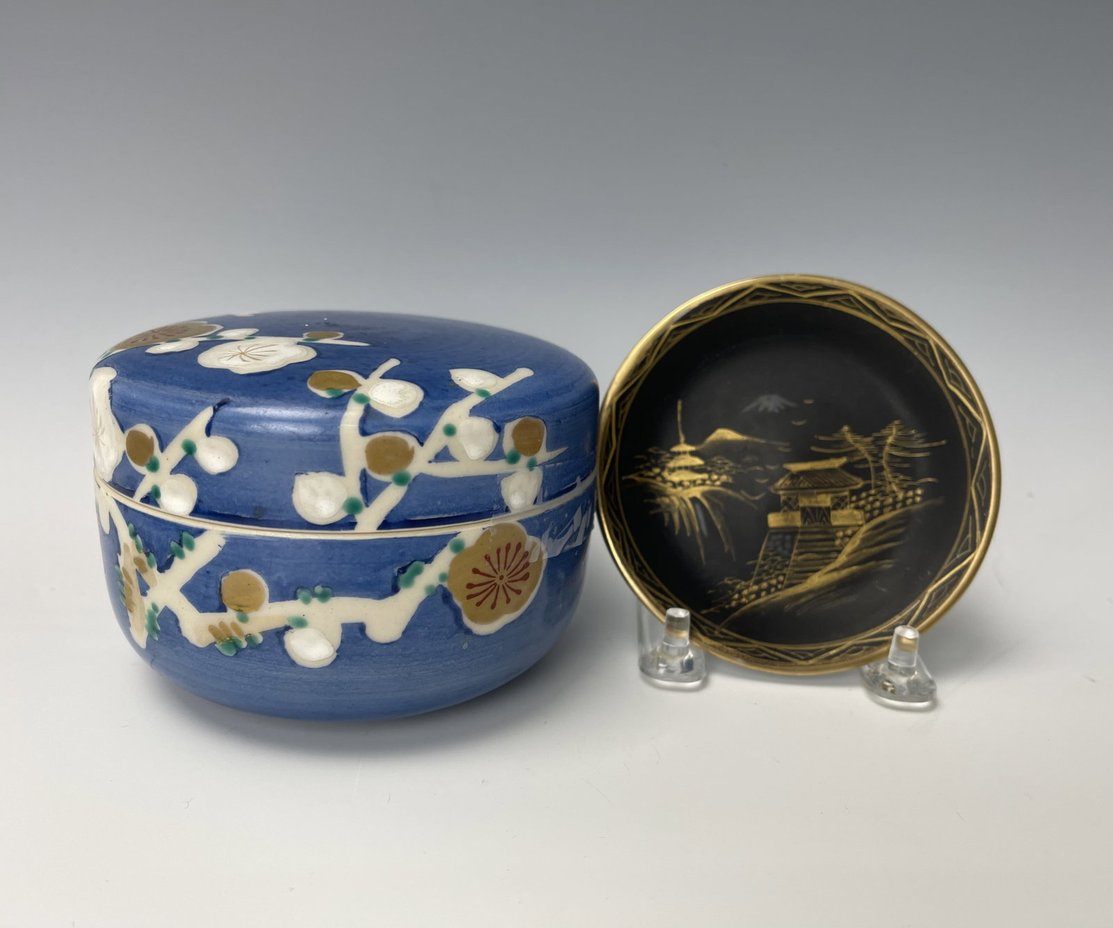 Kutani Japanese Black Lacquer Plate and Lidded Trinket Box (1 of 8)
