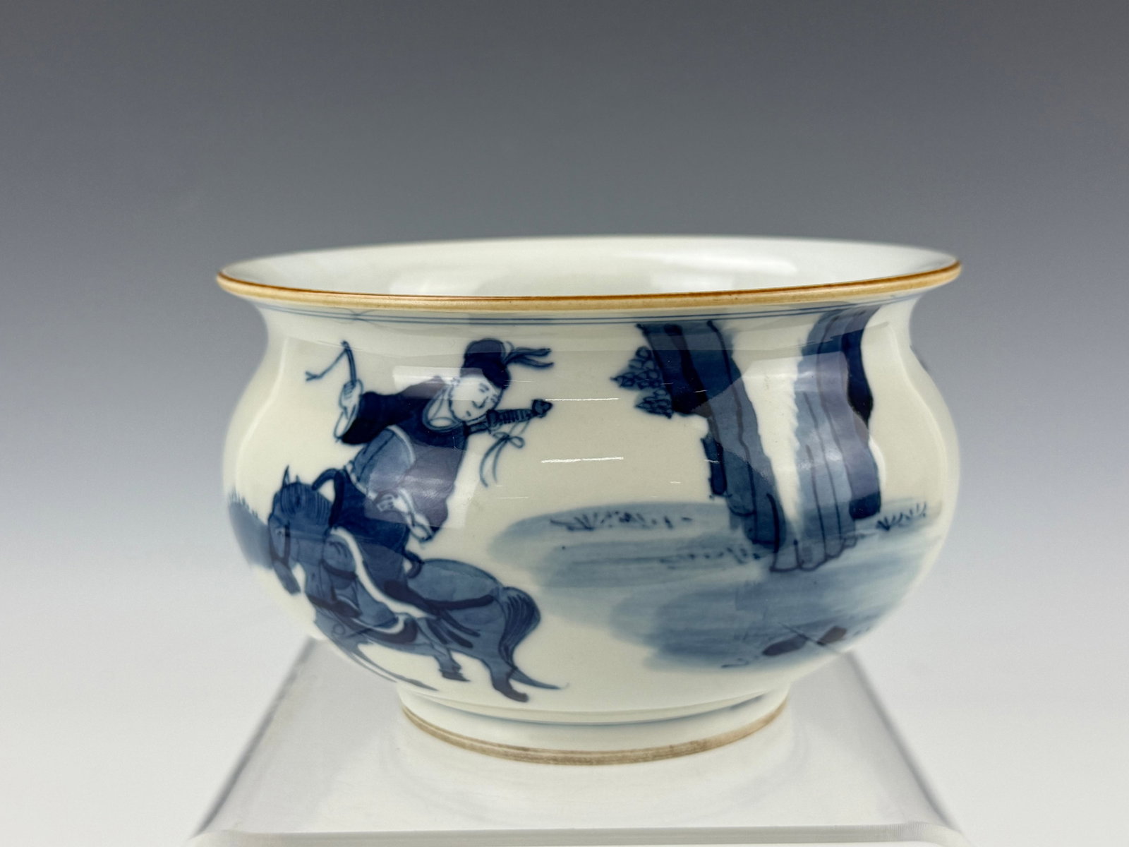 Chinese Blue and White Porcelain Incense Burner: Chinese Blue and White Porcelain Incense Burner. D 14 cm(5.5 in.) x H 8.7 cm(3.4 in.). Preview from Aug 24th to 28th from 1:00 PM TO 5:00 PM Eastern Time, Location: 15229 Display Court, Rockville, MD 