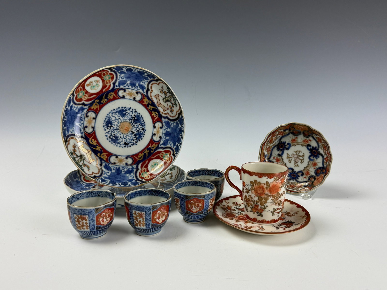Antique Japanese Imari Porcelain Tea and Coffee Ware Set: Antique Japanese Imari Porcelain Tea and Coffee Ware Set. Big plate D 18 cm(7.1 in.). Preview from Aug 24th to 28th from 1:00 PM TO 5:00 PM Eastern Time, Location: 15229 Display Court, Rockville, MD 2