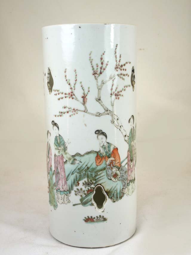 A Chinese Late Qing Dynasty Porcelain Hat Stand (1 of 6)