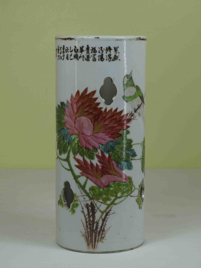 A Chinese Late Qing Dynasty Porcelain Hat Stand (1 of 6)