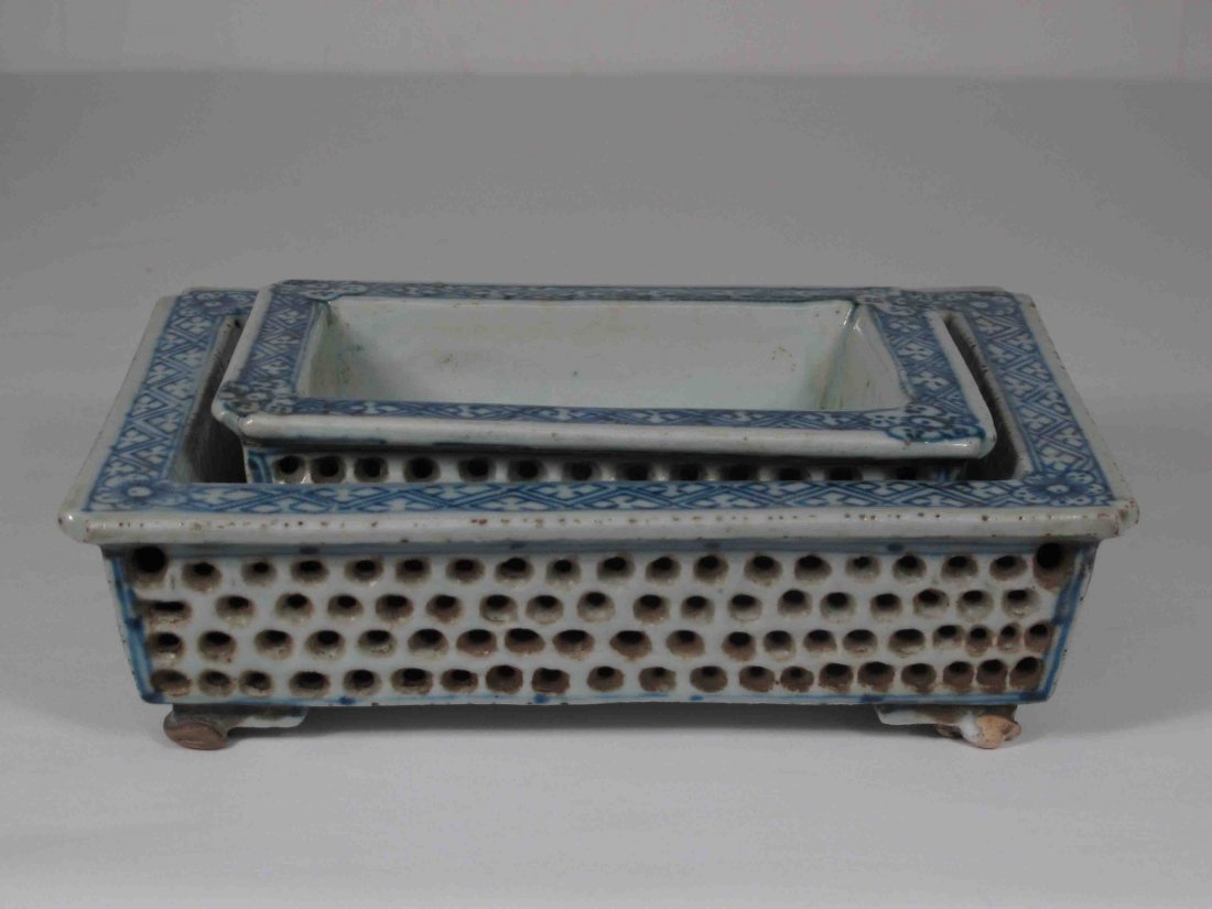 Two Chinese 19th Century Porcelain Narcissus Basin Vase (1 of 7)