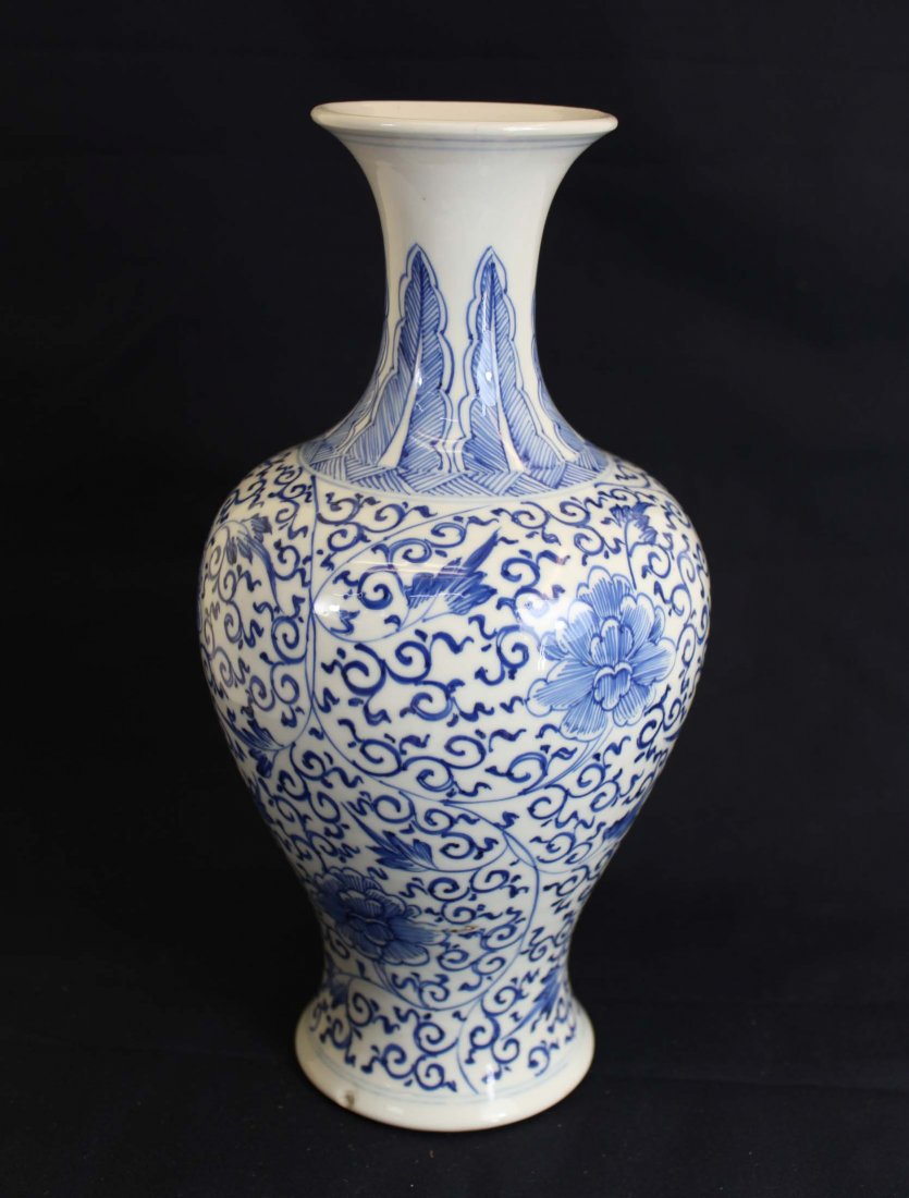 A Chinese Yongzhen Blue&White Fish Tail Vase (1 of 4)