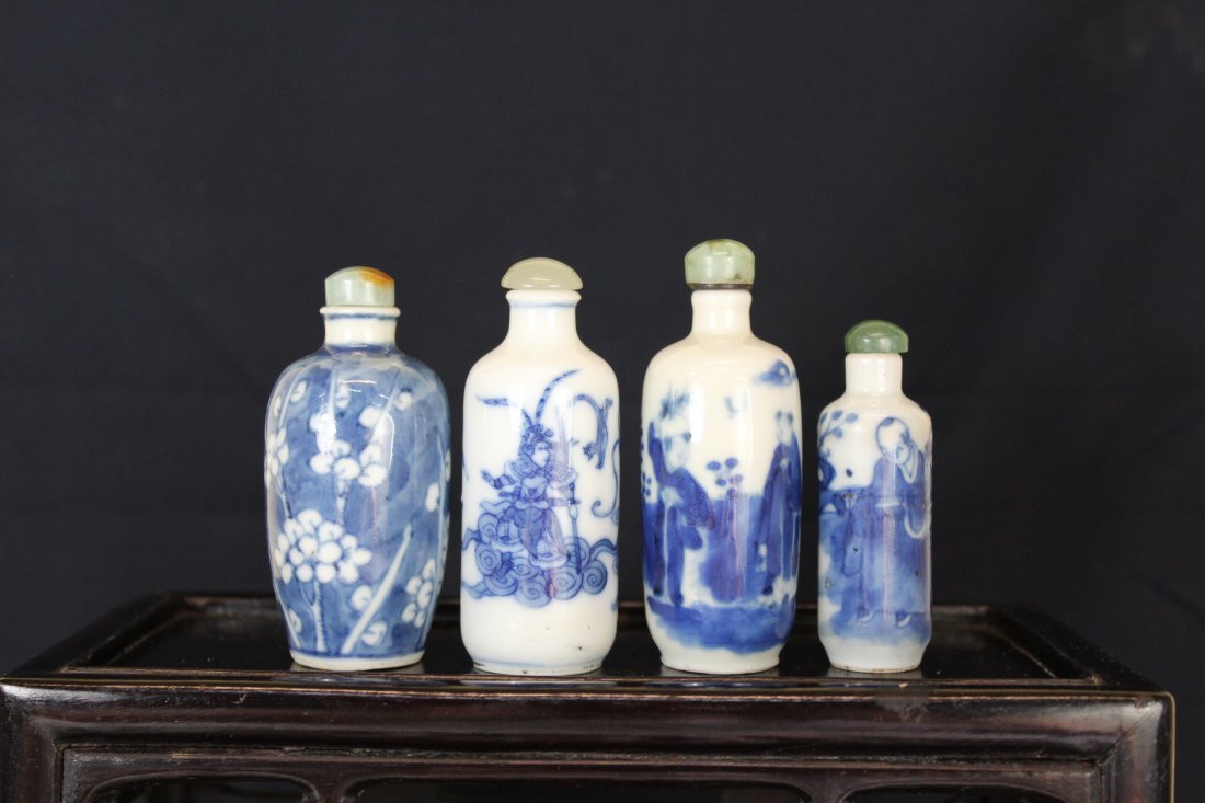 Four Chinese Qing Blue&White Porcelain Snuff Bottles (1 of 3)
