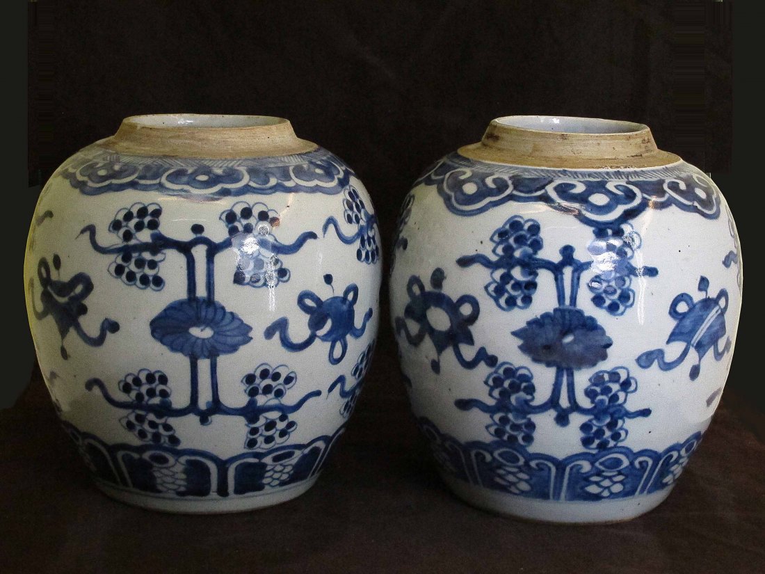 Two Chinese Antique Blue&White  Porcelain Vase (1 of 4)