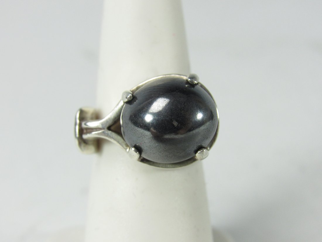 925 Sterling Silver Deco Marcasite Ring: 925 Sterling Silver Deco Marcasite Ring. Good Condition. Ring Size 5. Total Weight 8.1 Grams