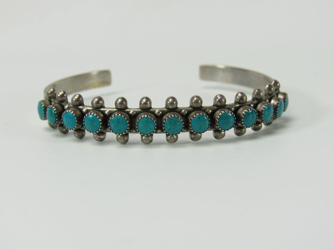 Native American Navajo Sterling Silver Turquoise: Native American Navajo Sterling Silver Turquoise Bracelet. Good Condition. Measures 2-1/8" Wide. Total Weight 12.2 Grams.