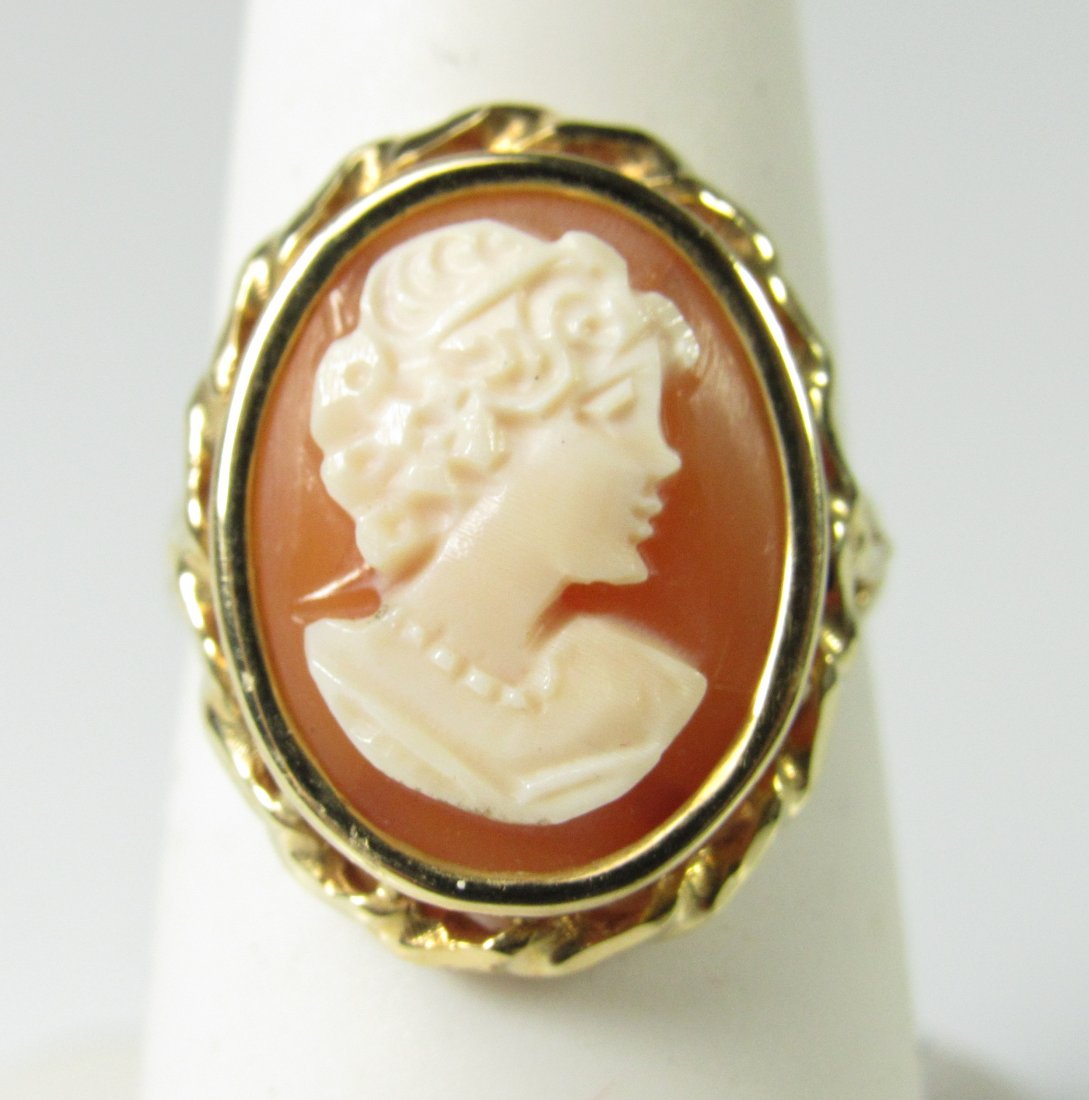 14kt Yellow Gold Cameo Ring (1 of 4)