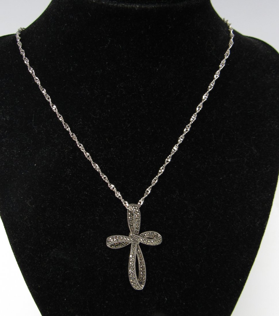 925 Sterling Silver & Marcasite Cross Pendant on Chain: 925 Sterling Silver & Marcasite Cross Pendant on Chain. Marked 925. Pendant Measures 1-5/8" Long x 1" Wide. Total Weight 8.1 Grams.