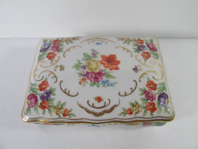 Dresden Line Shuman Bavaria Floral Porcelain Trinket: Dresden Line Shuman Bavaria Floral Porcelain Trinket Box 6"in W by 4"in D by 2"in H