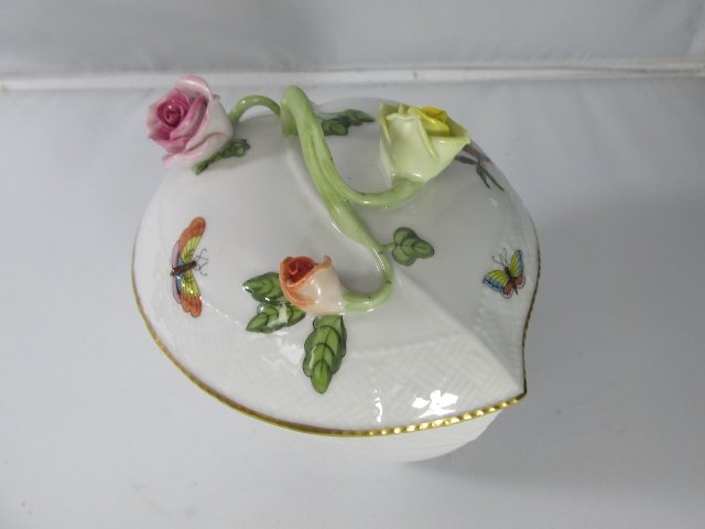 Herend Hvngry Porcelain Trinket / Jewelry box with: Herend Hvngry Porcelain Trinket / Jewelry box with raised flowers 2 1/2" by 5"in