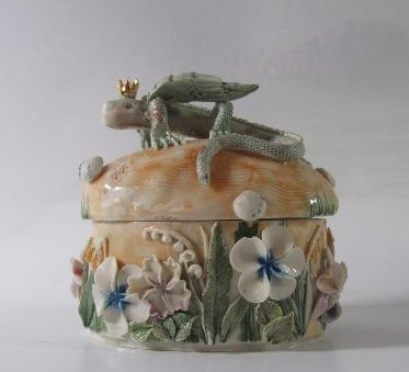 Rare Russian Porcelain Trinket box with Lizard King on (1 of 3)
