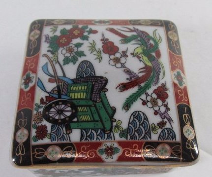 Vintage Amari Japanese Porcelain Trinket Box 3"in By: Vintage Imari Japanese Porcelain Trinket Box 3"in By 3"in