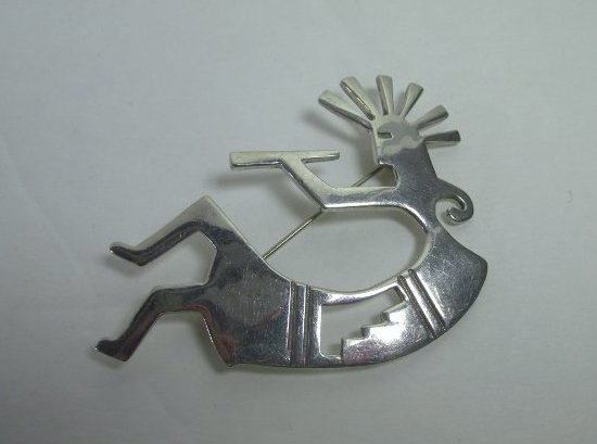 NATIVE AMERICAN THE HUNCHBACKED FLUTE PLAYER KOKOPELLI: NATIVE AMERICAN THE HUNCHBACKED FLUTE PLAYER KOKOPELLI Sterling Silver Pin 18.7 Grams
