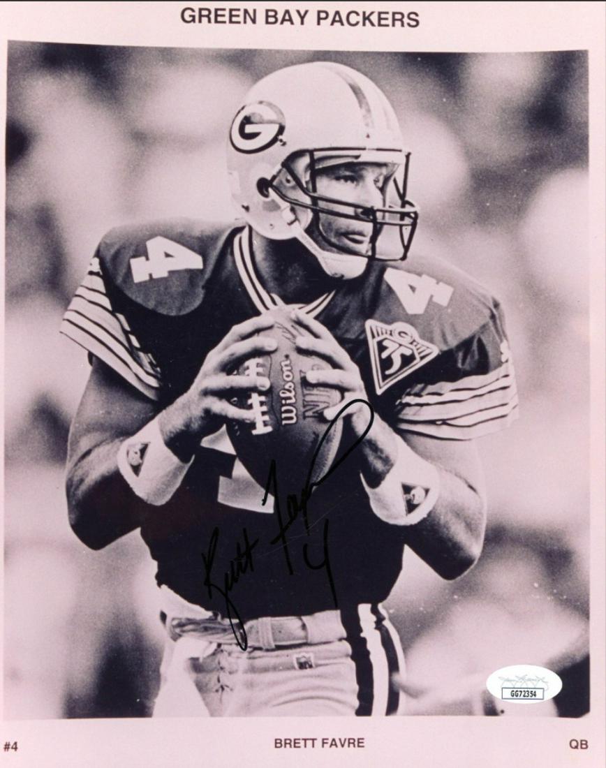 Brett Favre Signed Packers 8x10 Photo (JSA COA) (1 of 1)