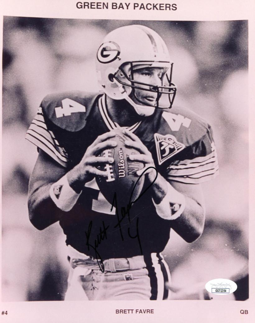 Brett Favre Signed Packers 8x10 Photo (JSA COA) (1 of 1)