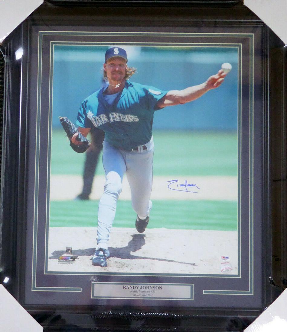 RANDY JOHNSON AUTOGRAPHED SIGNED FRAMED 16X20 PHOTO (1 of 2)