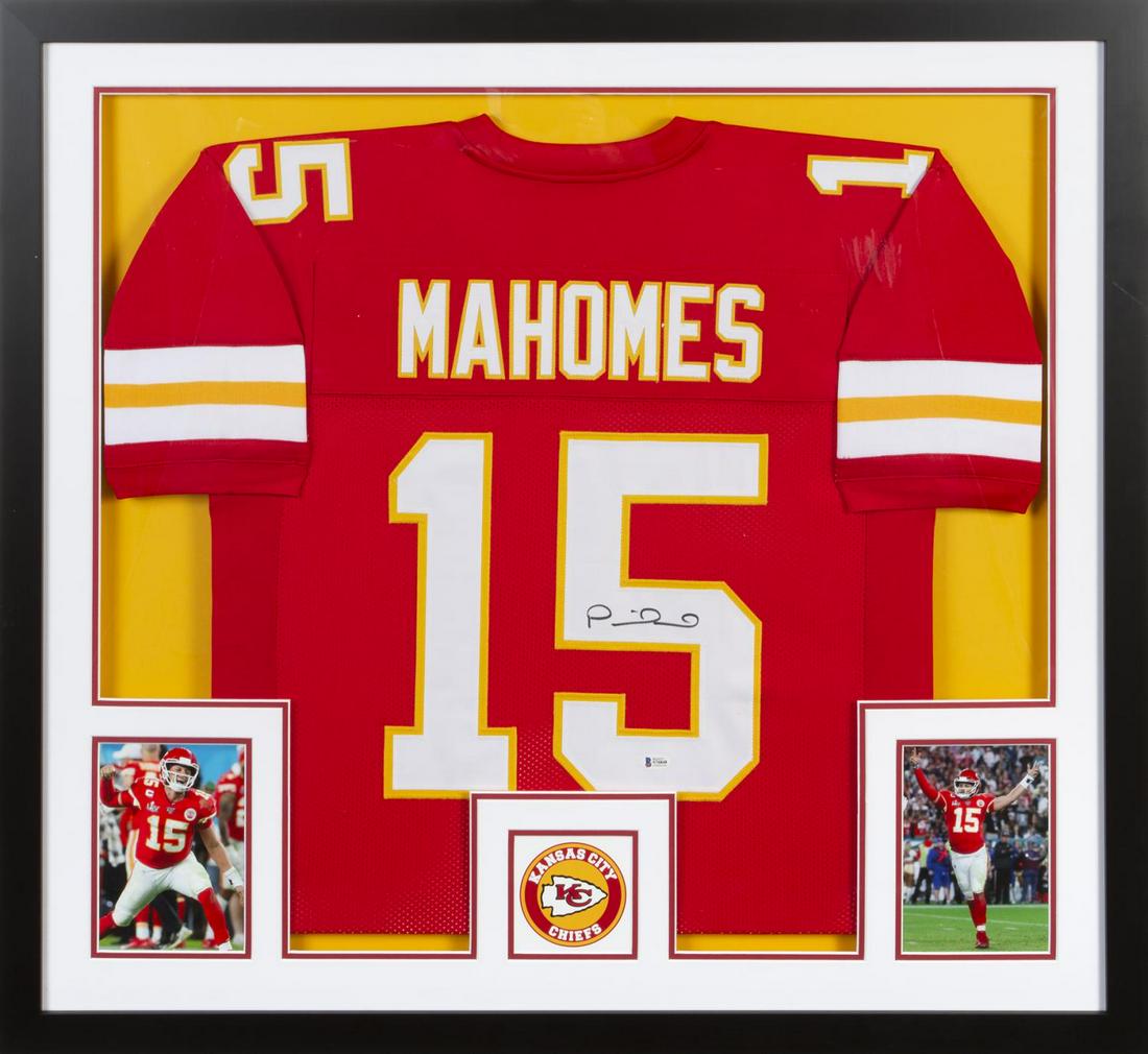 PATRICK MAHOMES KANSAS CITY CHIEFS SIGNED JERSEY (1 of 1)