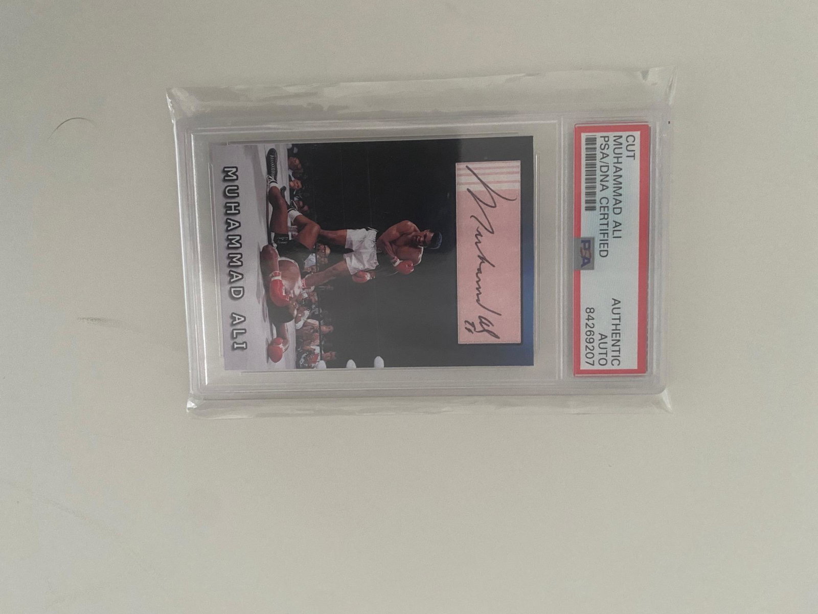 Muhammad ALI signed and Slabbed Cut Card PSA: Muhammad ALI signed and Slabbed Cut Card PSA