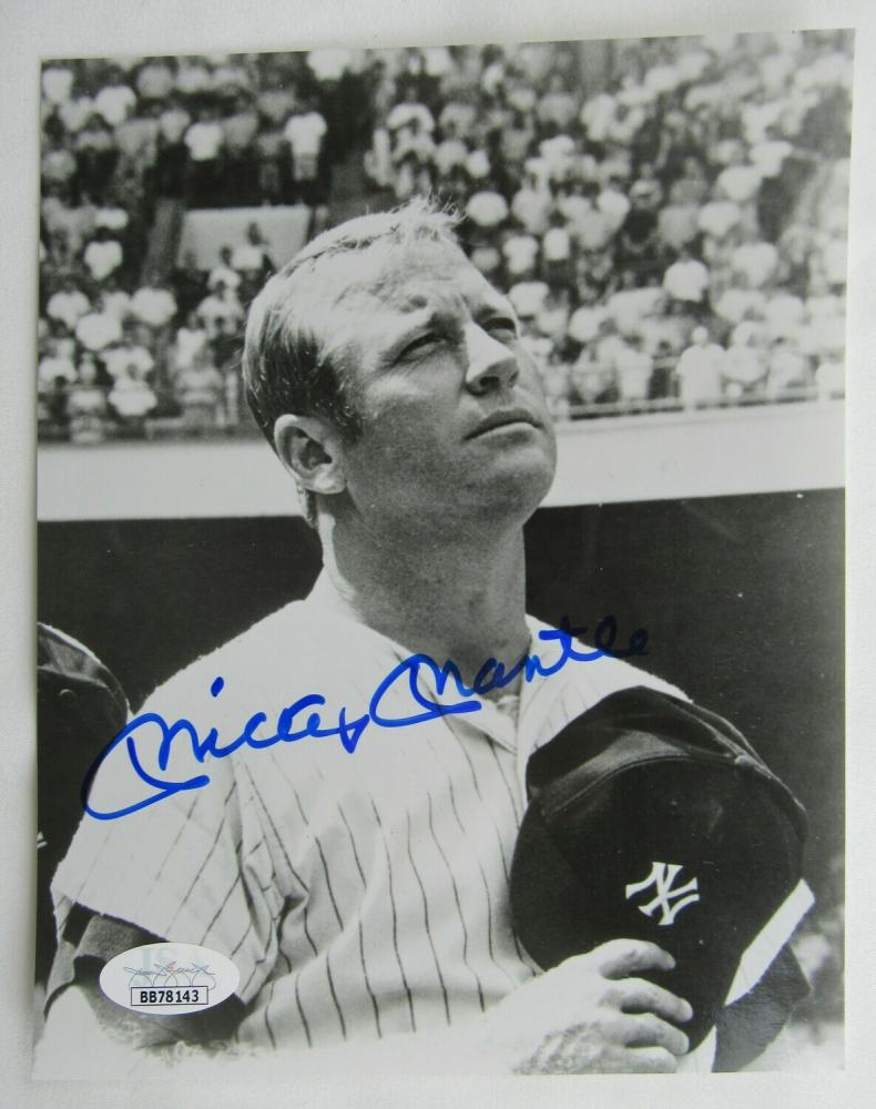 Mickey Mantle Signed Yankees 6.75x7.25 Photo (JSA ALOA) (1 of 1)