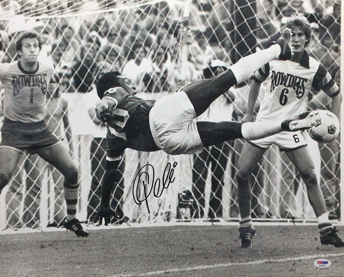Pele Signed Soccer 16x20 Photo New York Cosmos PSA: Pele Signed Soccer 16x20 Photo *Santos *New York Cosmos PSA AD56726
