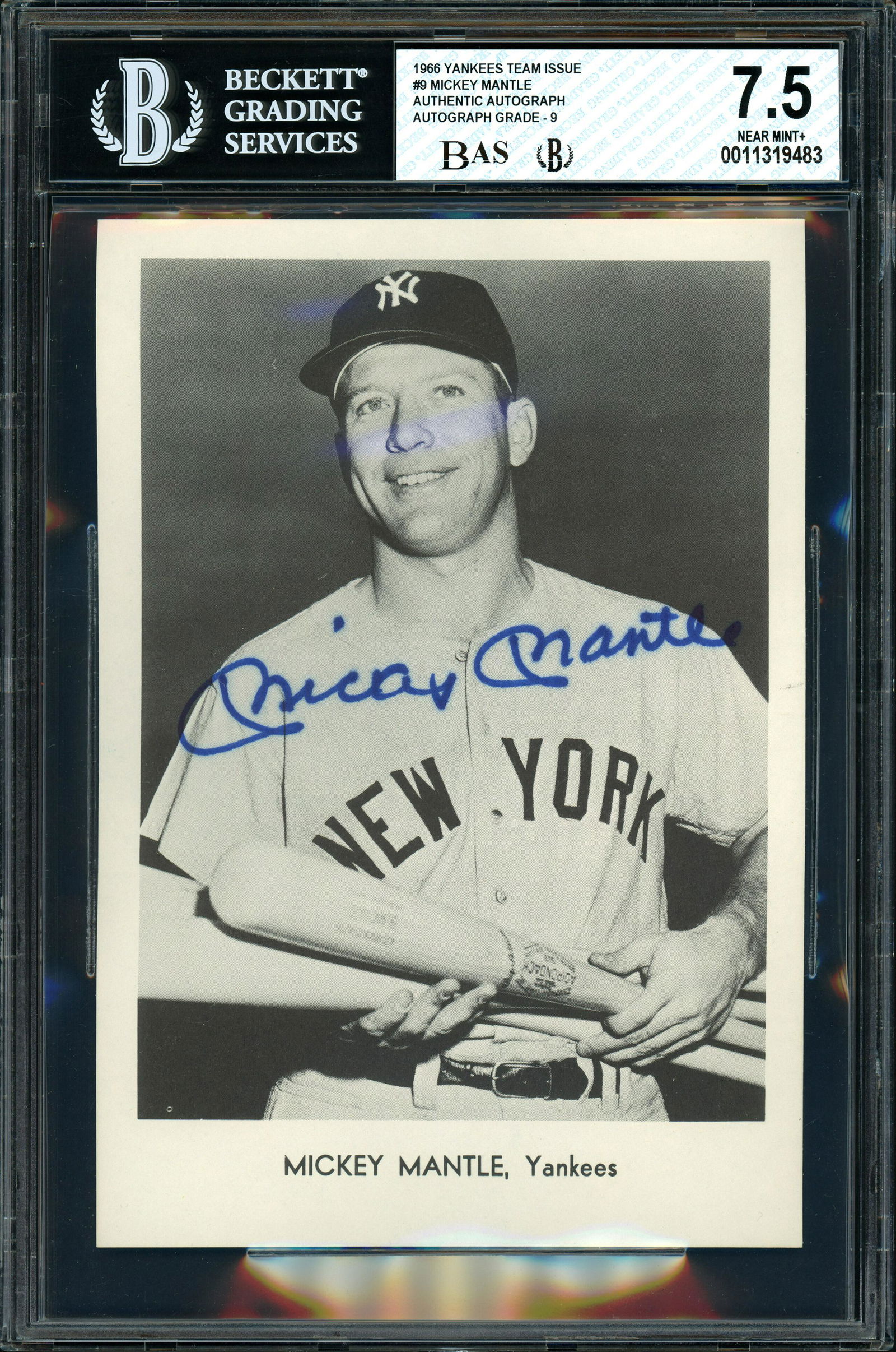 Mickey Mantle Autographed 1966 Team Issued 5x7 Photo #9 (1 of 1)