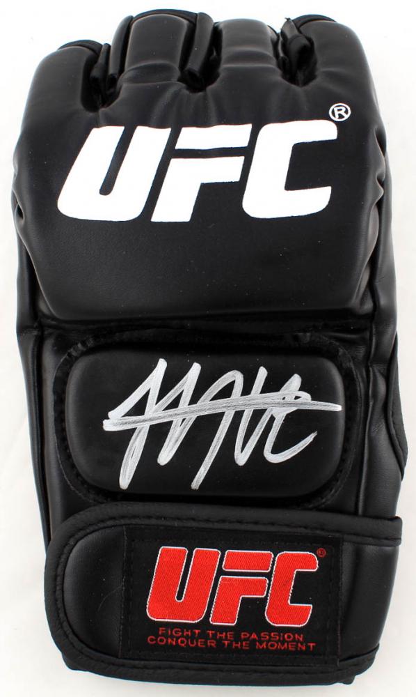Khabib Nurmagomedov Signed UFC Glove (Beckett COA) (1 of 1)