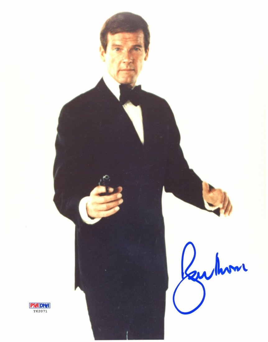 Roger Moore Signed James Bond 007 8x10 Tux Photo Gun Po: Roger Moore Signed James Bond 007 8x10 Tux Photo Gun Point PSA DNA COA