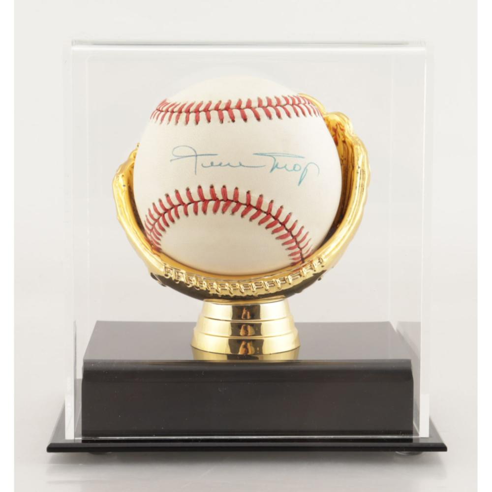 Willie Mays Signed ONL Baseball with Display Case (JSA (1 of 1)
