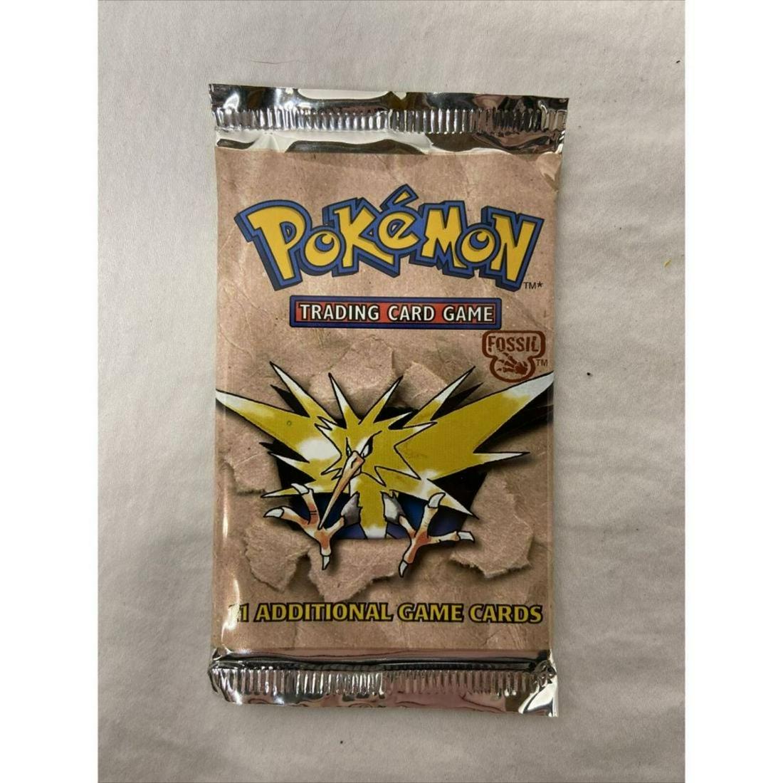 Pokemon Base Set Vintage Zapdos Fossil Booster Pack (1 of 1)