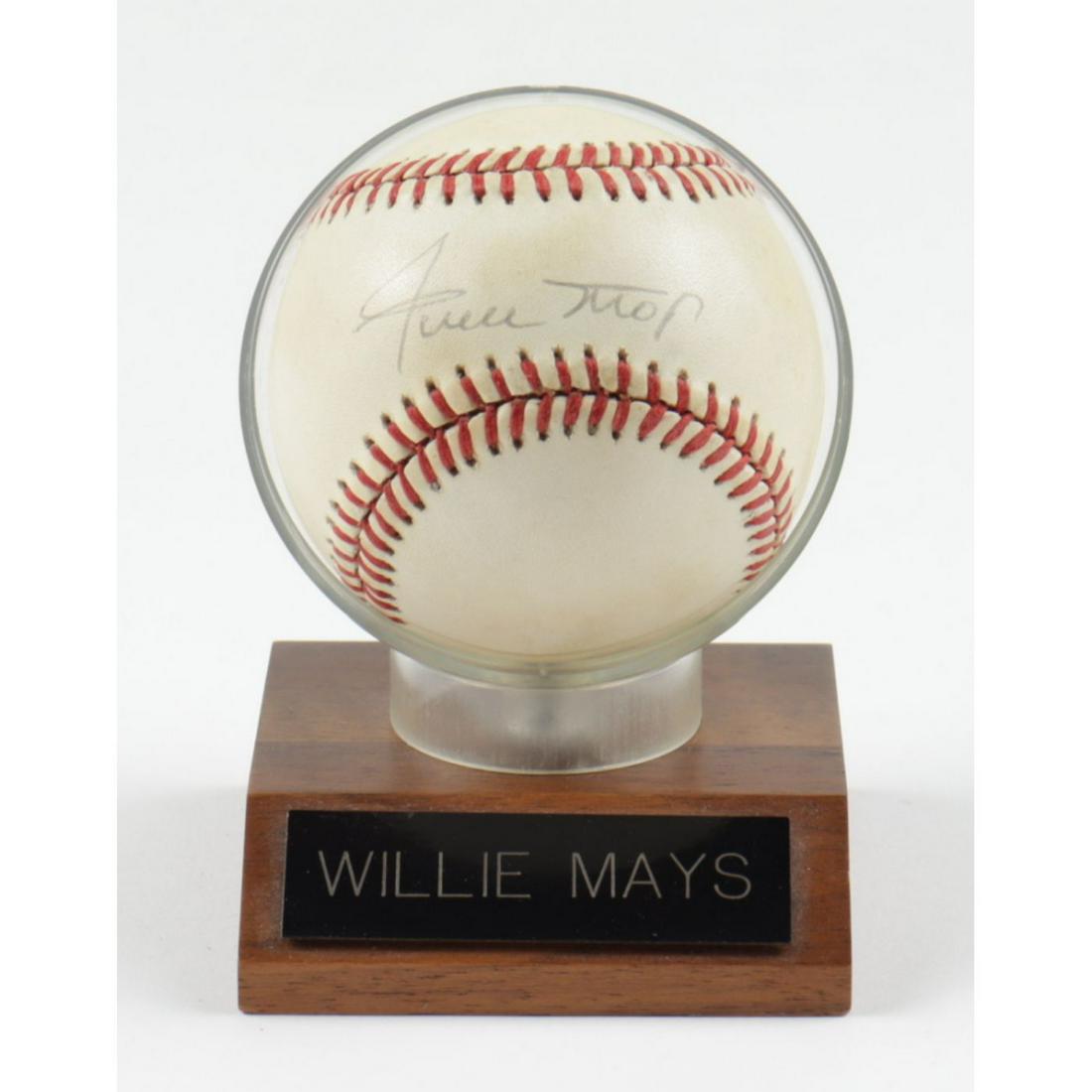 Willie Mays Signed ONL Baseball with Display Case (JSA (1 of 1)